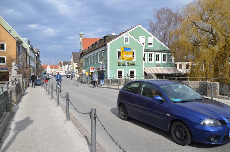 Das Staatliche Bauamt Freising beabsichtigt, die Amperbrücke instand zu setzen. Dafür wird die Brücke voraussichtlich vom 18. März bis Ende April gesperrt. 