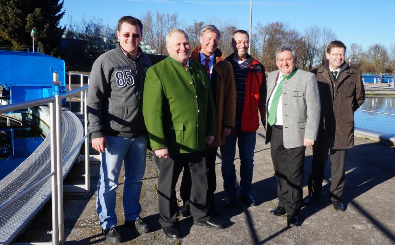 Betriebsleiter Christian Kriegner, Anton Weber, Bürgermeister Frederik Röder, Abwasserfachmann Karl Heinz Mayer, Josef Niggas und Manfred Walter 