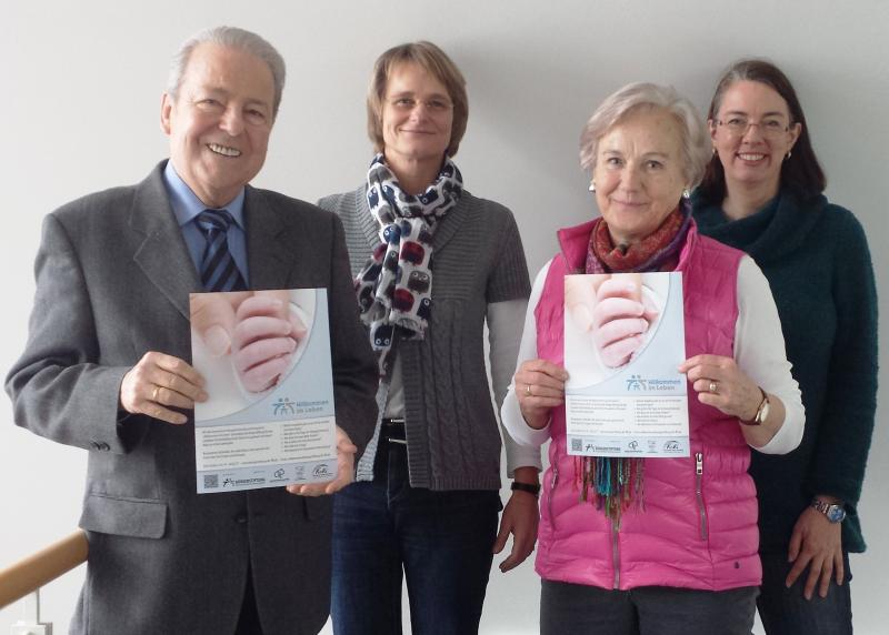 Vorne von links Dr. Bernd und Arnhild Rieder. Hinten von links Dorothee von Bary, Vorstand Bürgerstiftung, und Katrin Rizzi, Projektkoordinatorin.