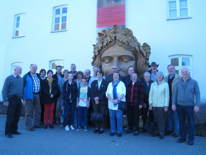 Vor dem Modell des Bavariakopfes wurde der Besuch festgehalten.