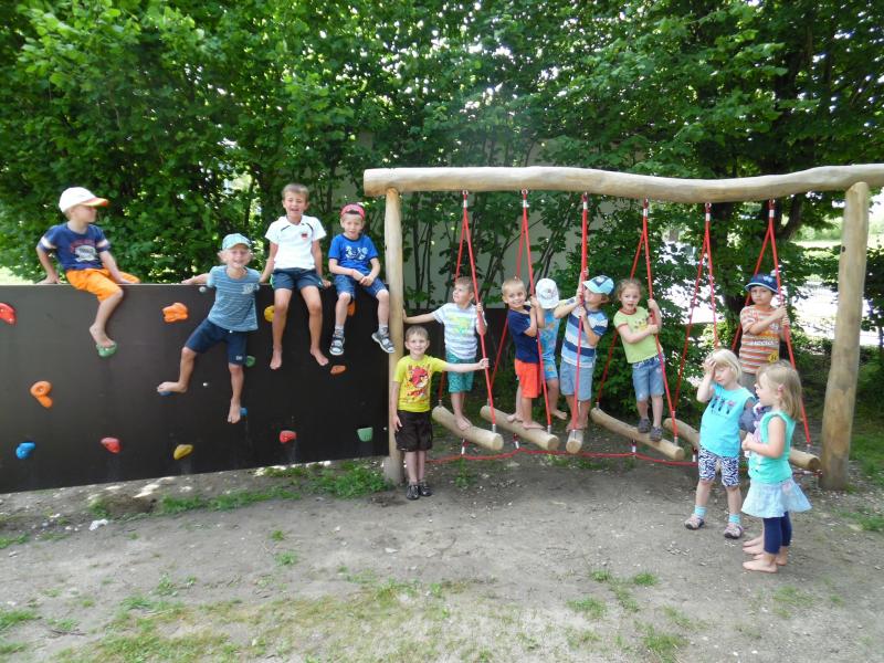 Der neue Kletterturm wird bereits gern benutzt und ist schon nicht mehr aus dem Garten wegzudenken.