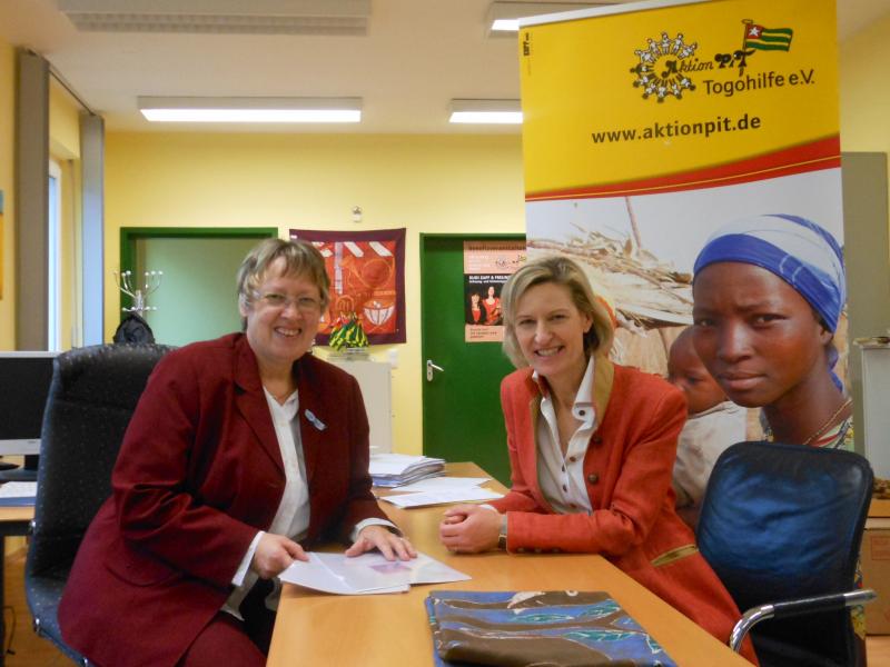 Margret Kopp und Angelika Niebler.