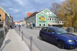 Das Staatliche Bauamt Freising beabsichtigt, die Amperbrücke instand zu setzen. Dafür wird die Brücke voraussichtlich vom 18. März bis Ende April gesperrt. 