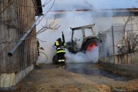 Bei der Arbeit mit einem Traktor auf einem Bauernhof in Inning geriet dieser vermutlich aufgrund eines technischen Defekts in Brand. Die Feuerwehren Buch und Inning rückten an und konnten den Brand nach kurzer Zeit löschen. 