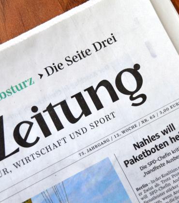 Am Samstag, den 16.03.2019, kam es in den frühen Morgenstunden gegen 02:50 Uhr im Bereich der Landsberger Str. in Gilching zu einem Raubüberfall zum Nachteil einer 59-jährigen Zeitungsausträgerin.